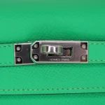 11 Hermès Replica - Kelly 25 Sellier Vert Comics Epsom Palladium HW Detail1