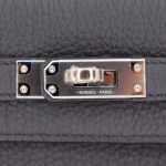 Artisan-Grade Hermès Dupes - Kelly 25 Retourne Gris Misty Togo Palladium HW Detail1