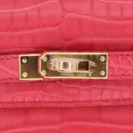Best Replica Hermes - Kelly 25 Retourne Bougainvillea Matte Alligator Gold HW Detail1