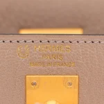 Best Replica Hermes - Kelly 25 Sellier HSS Gris Tourterelle Chèvre Brushed Gold HW Logo